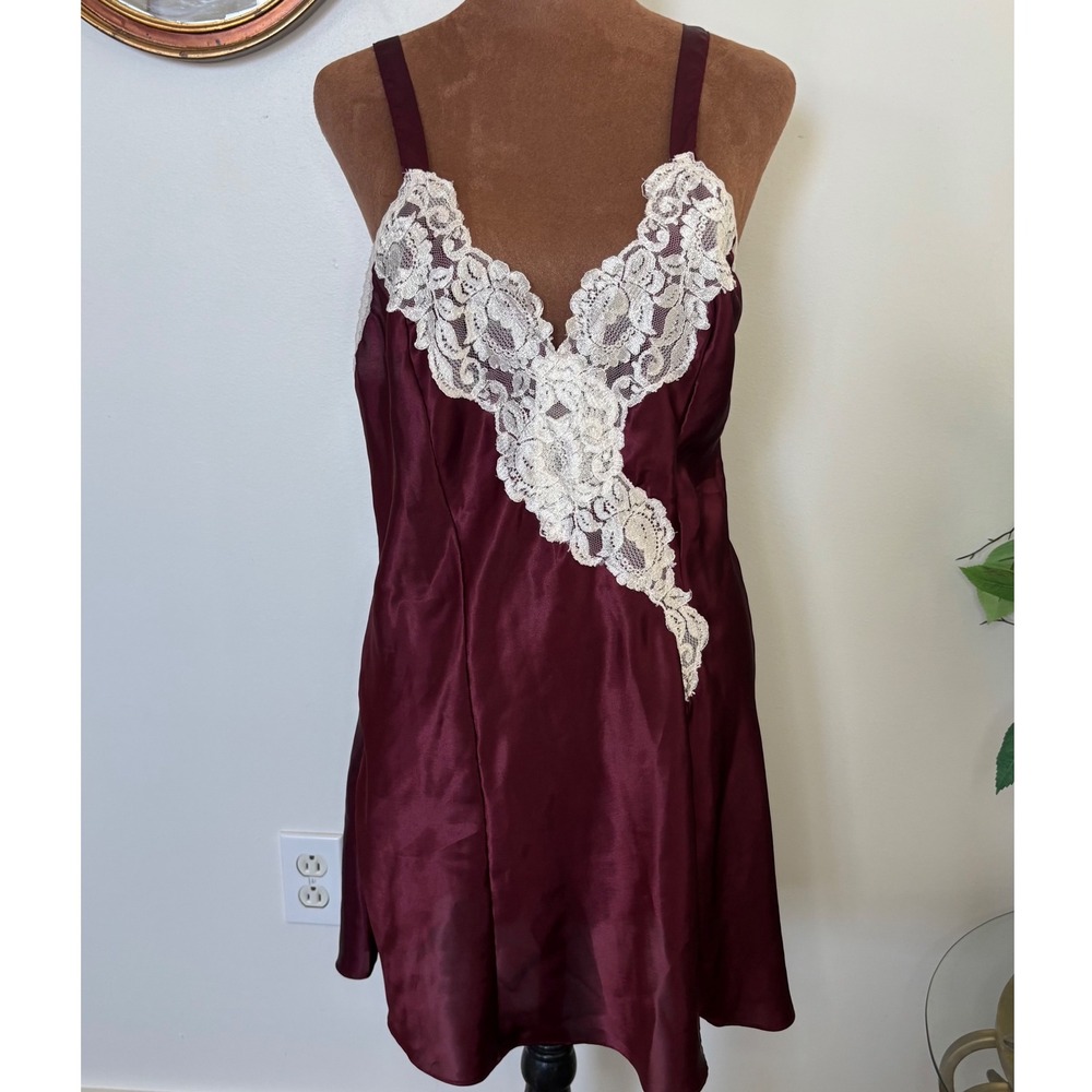 Val-Mode Lingerie Burgundy Lace Trim Chemise Nightgown Women's‎ Medium